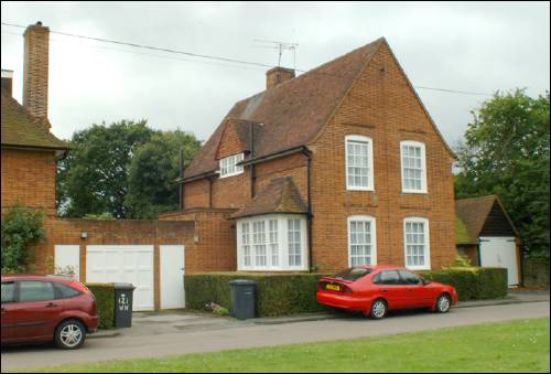 123 Willifield Way